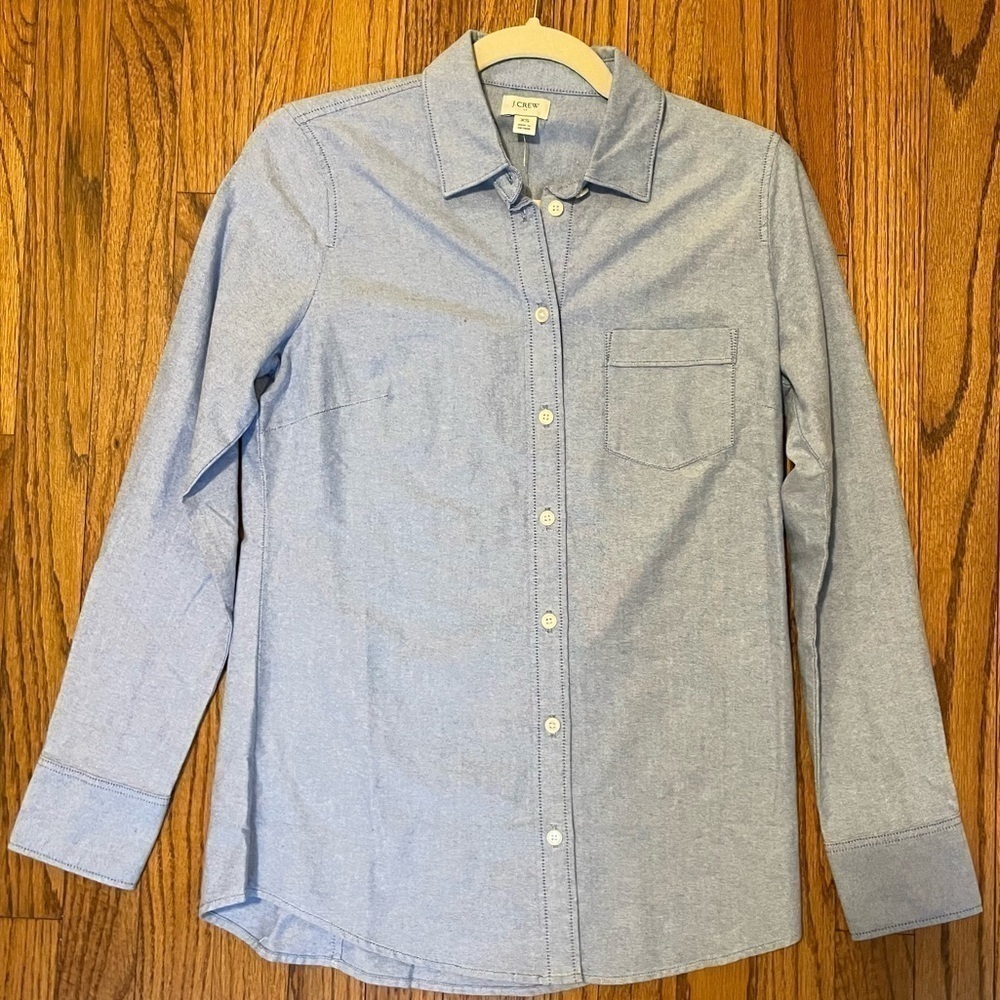 NWT Women’s J.Crew denim long sleeve button down shirt. Size: xs - Picture 4 of 8